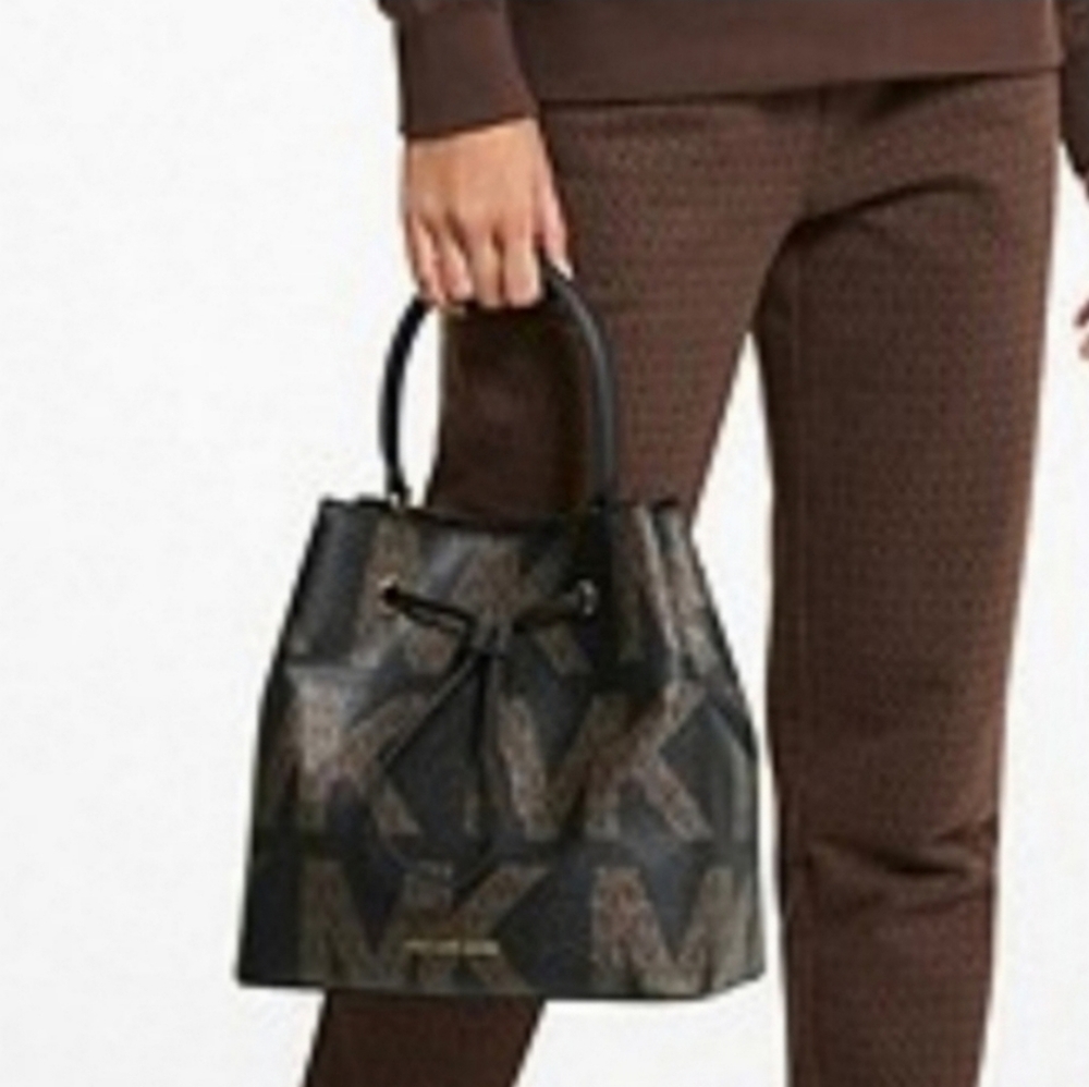 Michael Kors Bucket Bag